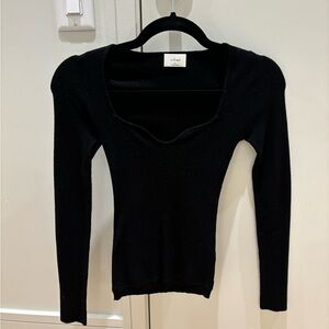 Aritzia Tuscany sweater in black in XS